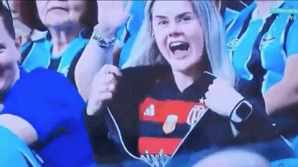 Torcedora do Flamengo se infiltra na torcida do Grêmio e debocha em meio à vitória do time de Filipe Luís