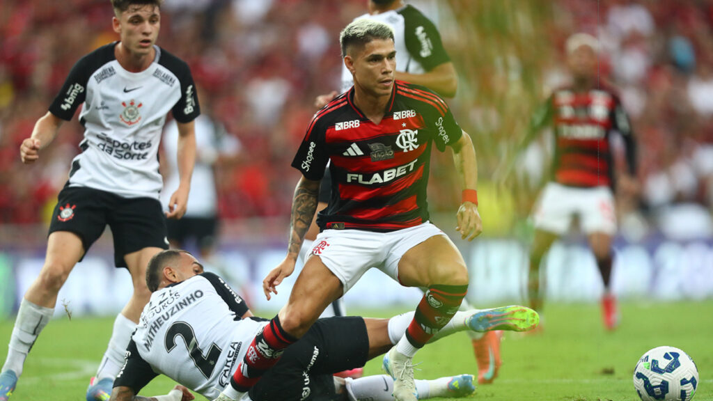 Luiz Araújo completa 100 jogos pelo Flamengo e se declara ao clube: “Me abraçou desde o primeiro dia”