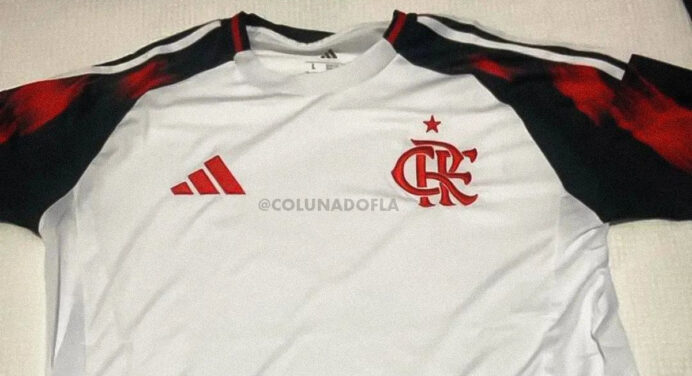 Flamengo inicia venda da nova camisa 2 para 2025; veja vídeo