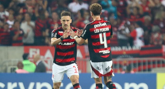 “Flamengo é uma seleção”: Léo Ortiz exalta disputa na zaga e ‘joga responsabilidade’ para Filipe Luís