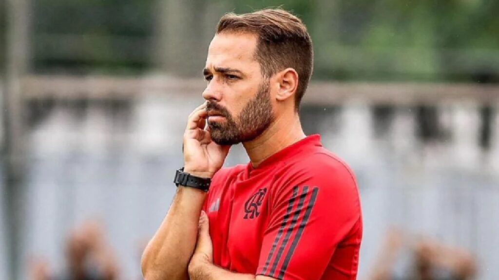 Flamengo demite auxiliar do técnico Filipe Luís