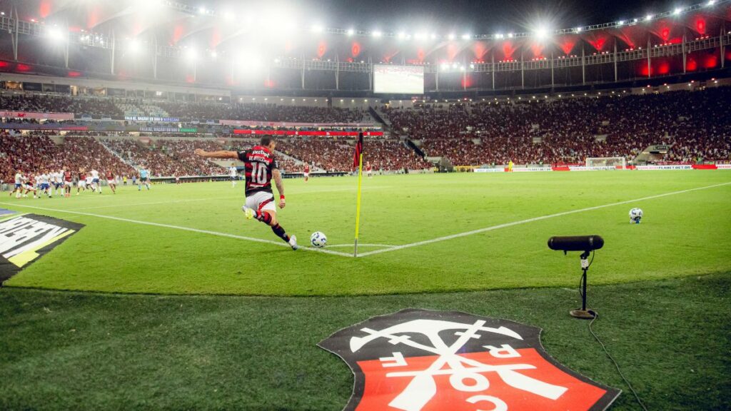 Arrascaeta soma 10 participações em gols nos últimos 7 jogos do Flamengo no Brasileirão 2025
