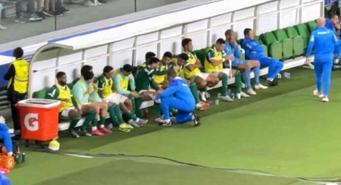 Felipe Anderson sente a coxa e vira dúvida para jogo do Flamengo x Palmeiras, pelo Brasileirão