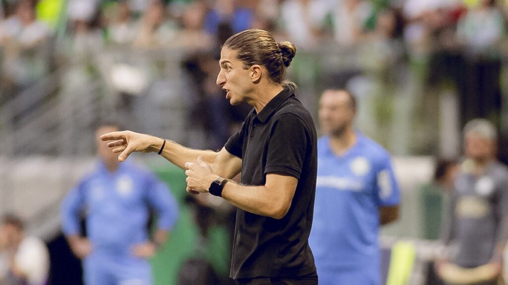 Final antecipada? Filipe Luís minimiza vitória do Flamengo sobre o Palmeiras e avisa: “Muito campeonato pela frente”