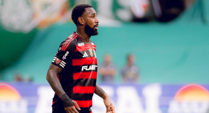 Gerson tem apenas ‘leve inflamação’ no joelho e tem chance de disputar próximo jogo do Flamengo, pela Libertadores