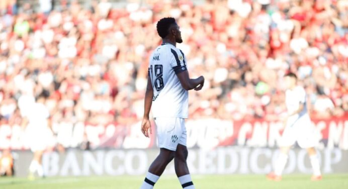 Atacante colombiano é oferecido ao Flamengo