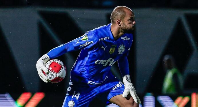 Fluminense tenta contratação de ex-goleiro do Flamengo para sequência da temporada