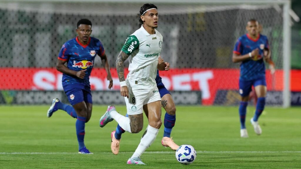 Richard Ríos está fora de jogo do Palmeiras x Flamengo, pelo Brasileirão