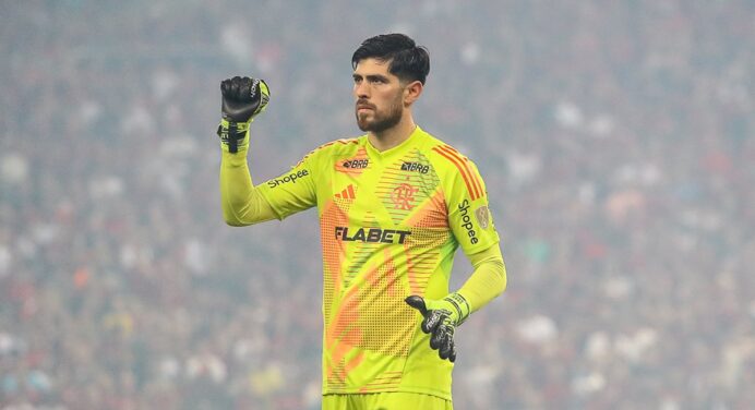 Udinese desiste da contratação de Rossi após pedida salarial do goleiro do Flamengo