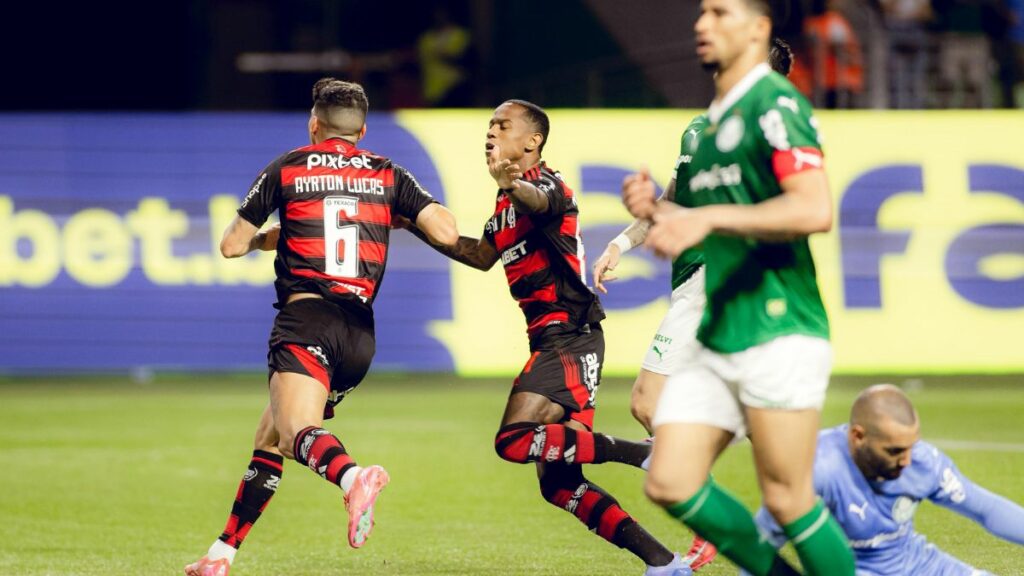 Estrela! Wallace Yan dá assistência para gol do Flamengo com 3 minutos em campo