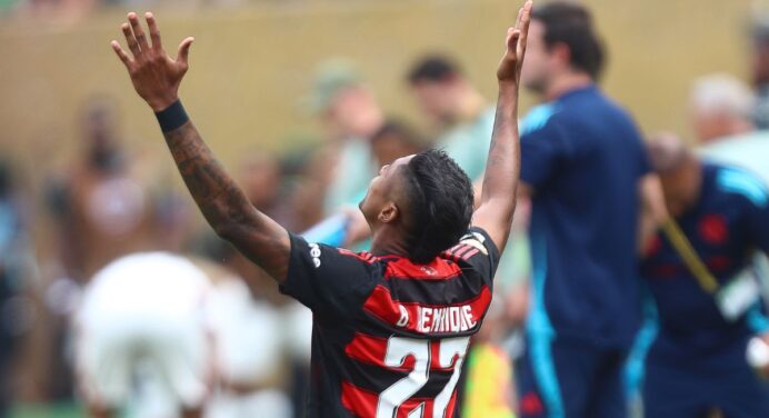 Bruno Henrique manda recado para Filipe Luís após sair do banco e decidir contra o Chelsea no Mundial