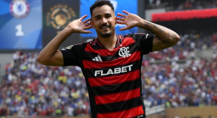 DECISIVO! Danilo anota gol de virada do Flamengo e garante vitória contra o Chelsea