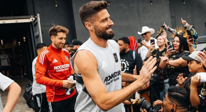 Giroud deseja ajuda de ex-Flamengo antes de jogo do Mundial: “Pode me dar algumas dicas”