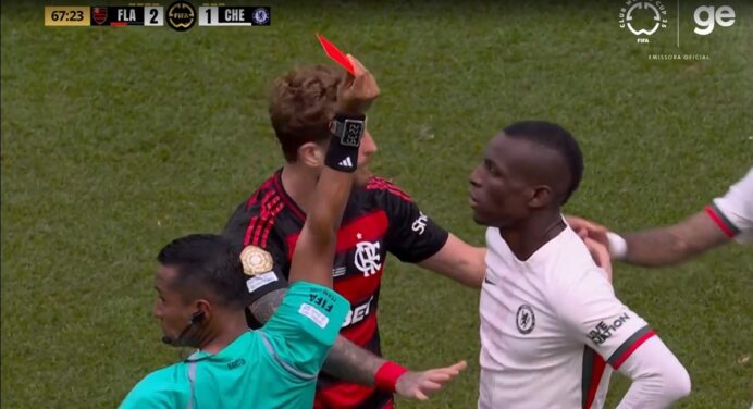 Ídolo do Chelsea critica jogador expulso contra o Flamengo: “Estúpido”