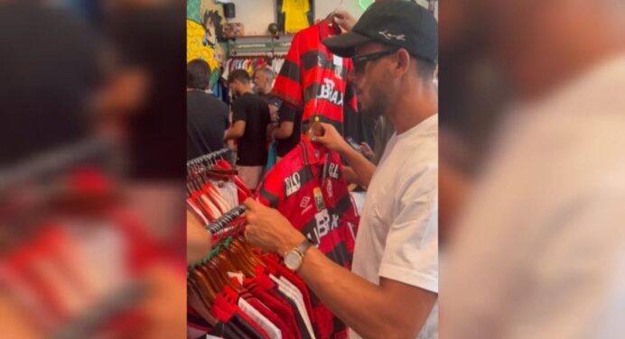 Mundial: jogador do Manchester City compra camisa do Flamengo nos Estados Unidos