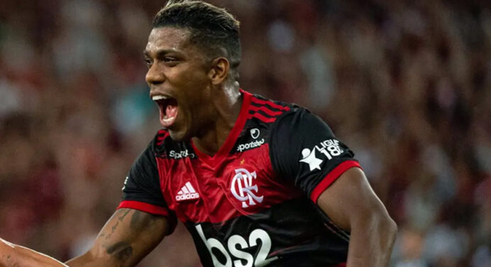 EXCLUSIVO | Ex-Flamengo, Berrío se encanta com a Nação no Mundial e faz comparação entre jogos contra Bayern e Liverpool