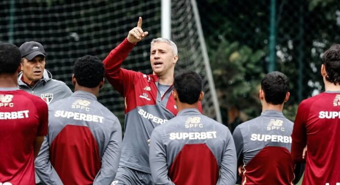 São Paulo negocia saída de 4 jogadores antes de jogo contra o Flamengo, pelo Brasileirão