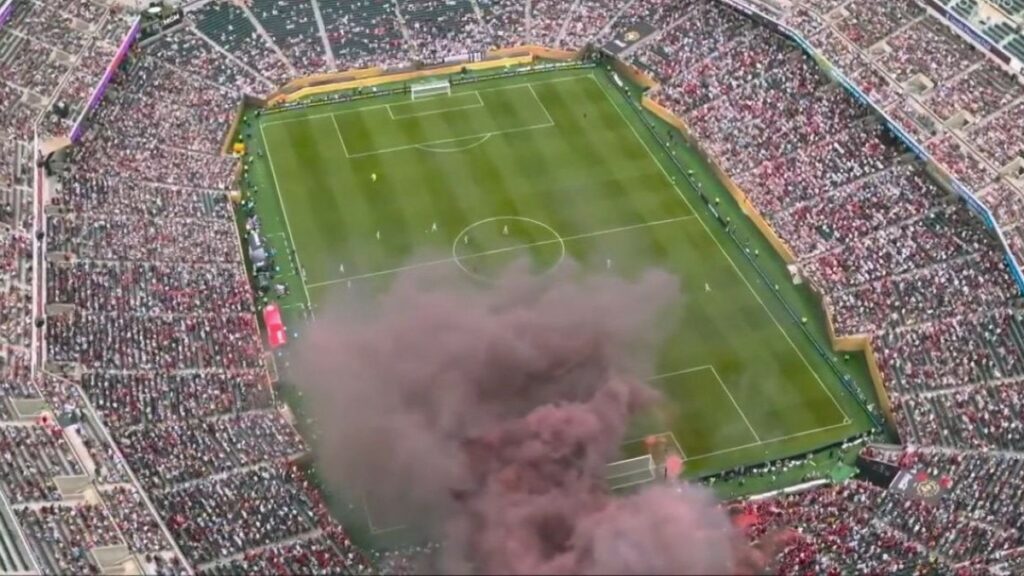 Quem entrar com fumaça no estádio de jogo do Flamengo será preso e deportado