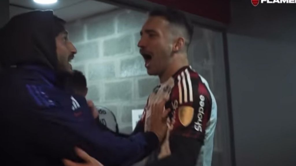 Léo Ortiz ‘surta’ no vestiário e tem reação inusitada com Viña após jogo do Flamengo x Estudiantes