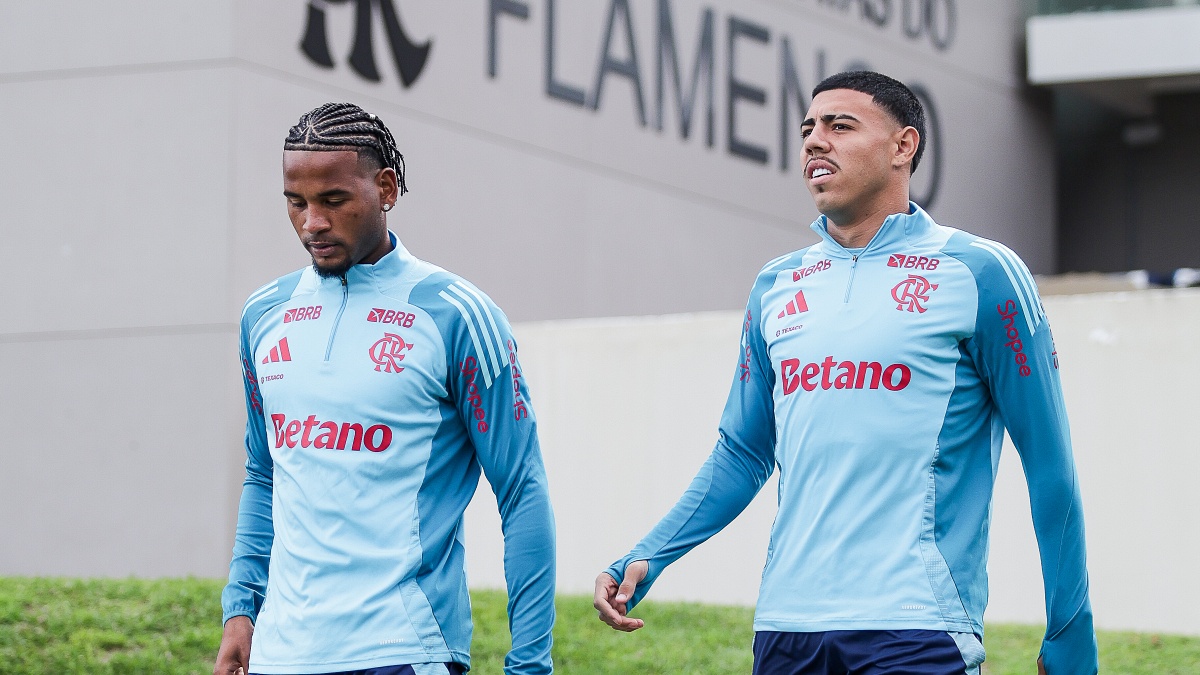 Zagueiros Cleiton e Iago no CT Ninho do Urubu