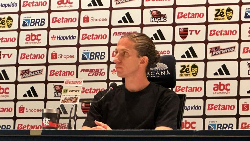 Filipe Luís se irrita com situação ocorrida antes de jogo do Flamengo x Palmeiras: “Nem meu pai pode…”
