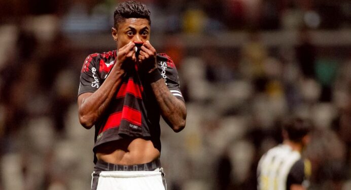 Flamengo e Bruno Henrique iniciam conversas por renovação de contrato