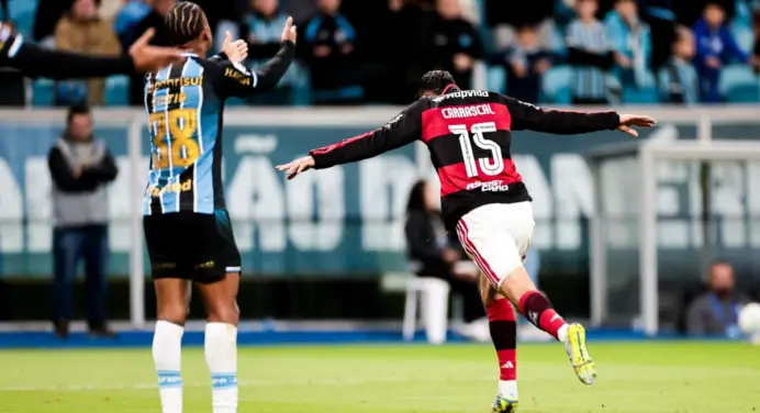 Carrascal abre o coração após marcar gol da vitória do Flamengo em jogo contra o Grêmio: “Vim dar o meu…”